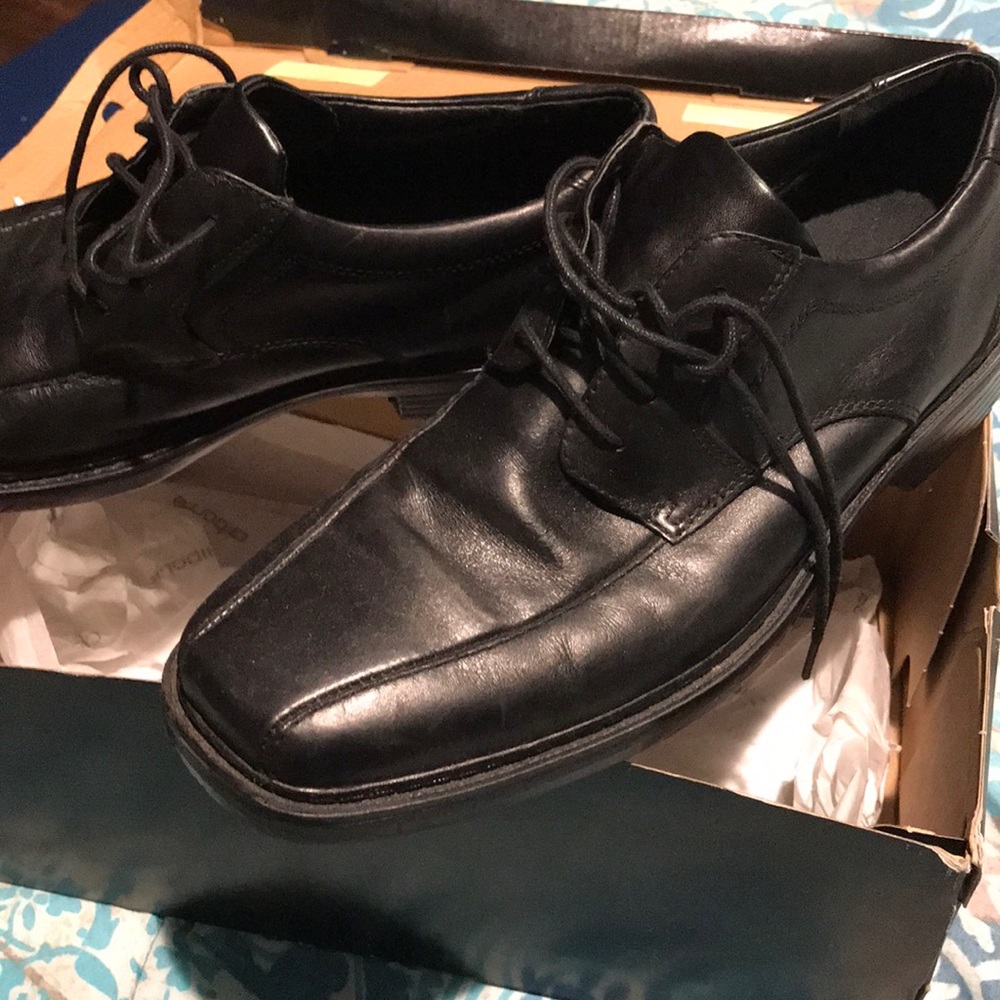Black men’s dress shoes